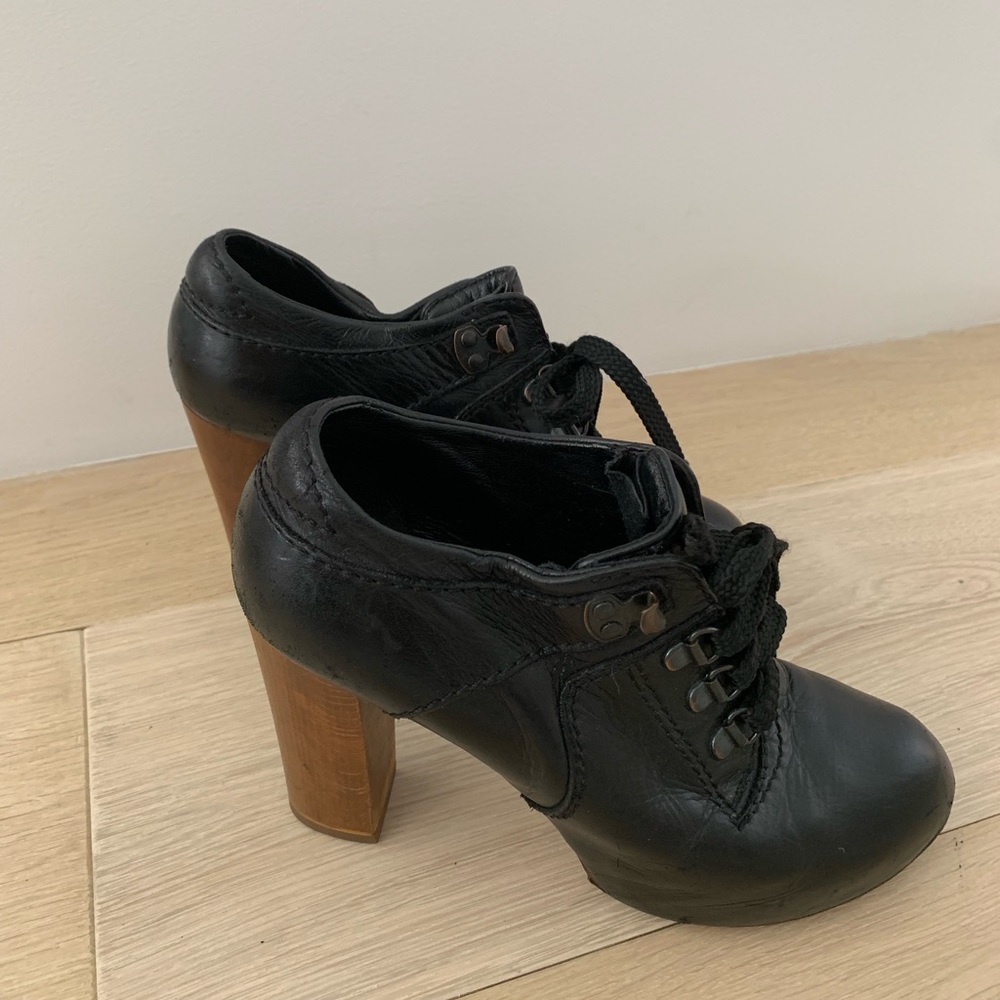 Chloe black leather heeled booties